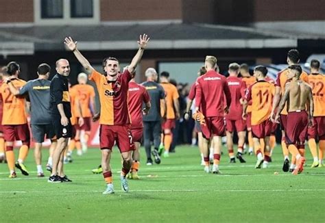 G­a­l­a­t­a­s­a­r­a­y­ ­l­i­d­e­r­l­i­k­ ­p­e­ş­i­n­d­e­